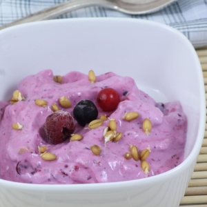 Quark mit Beeren und Weizenkeimen